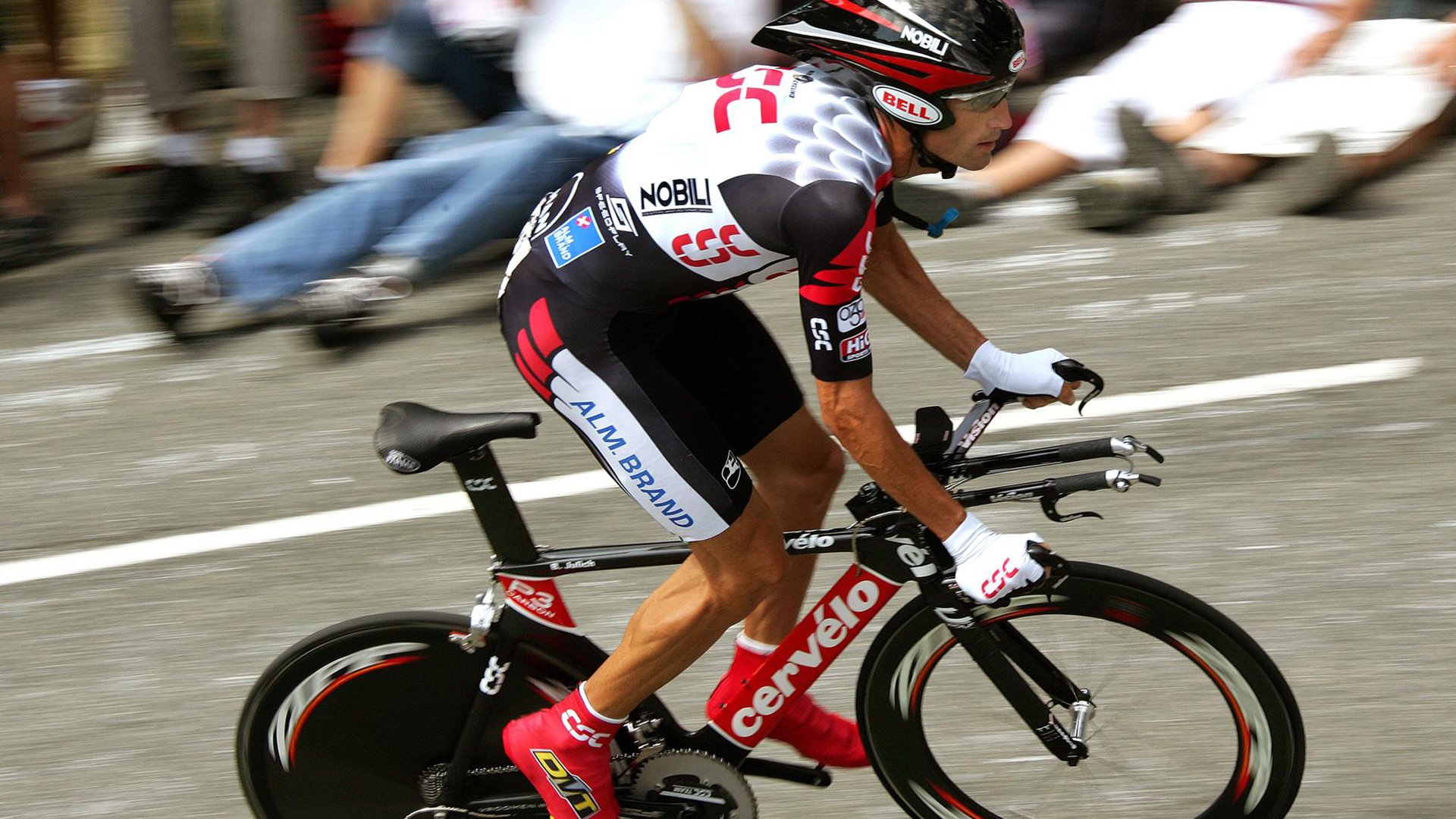 东亚杯U23国足夺冠 球迷集体庆祝胜利，东亚杯国足首发