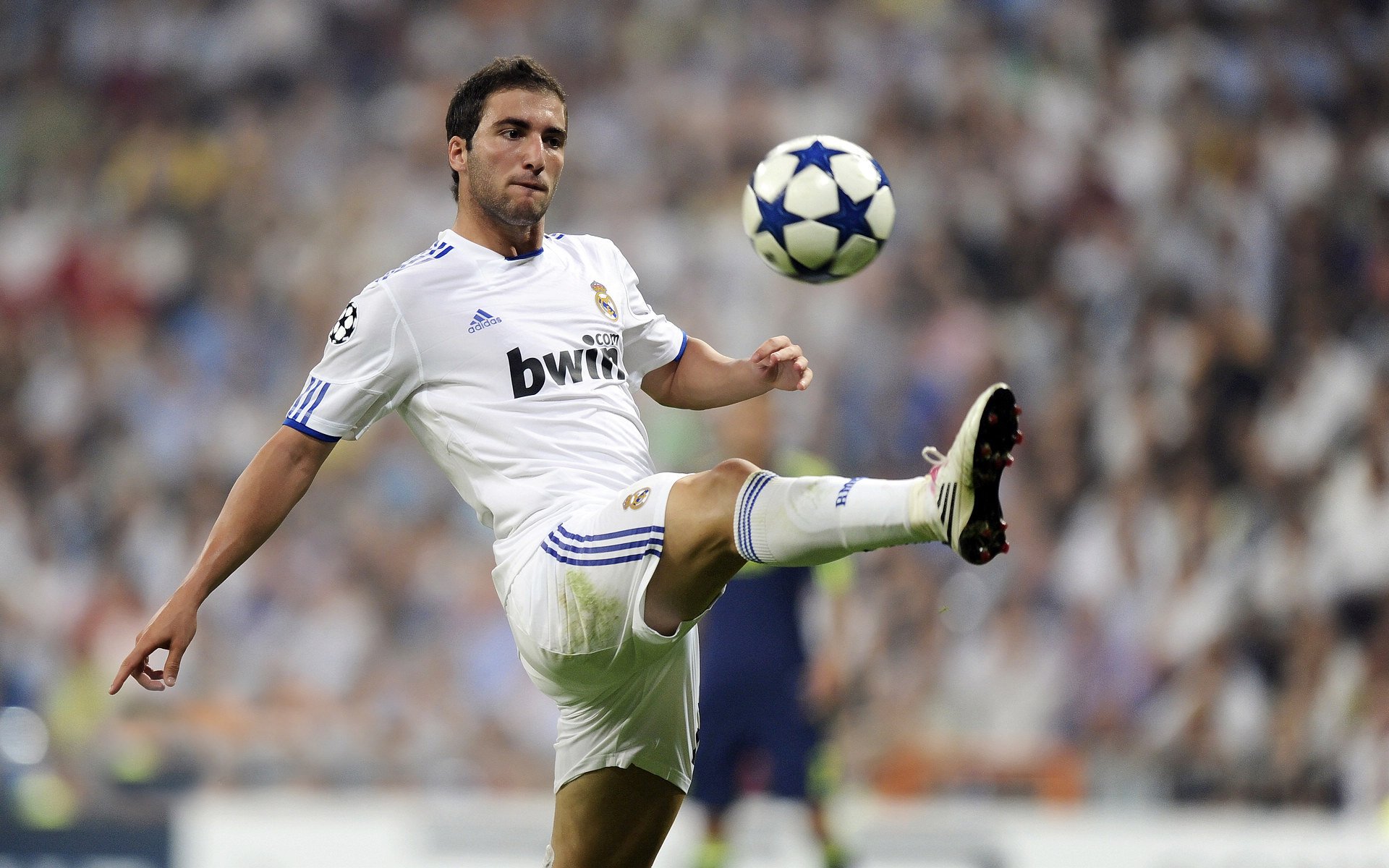 恩多比·恩乔：他以精准的踢球与出色的战术视野成为南非进攻核心