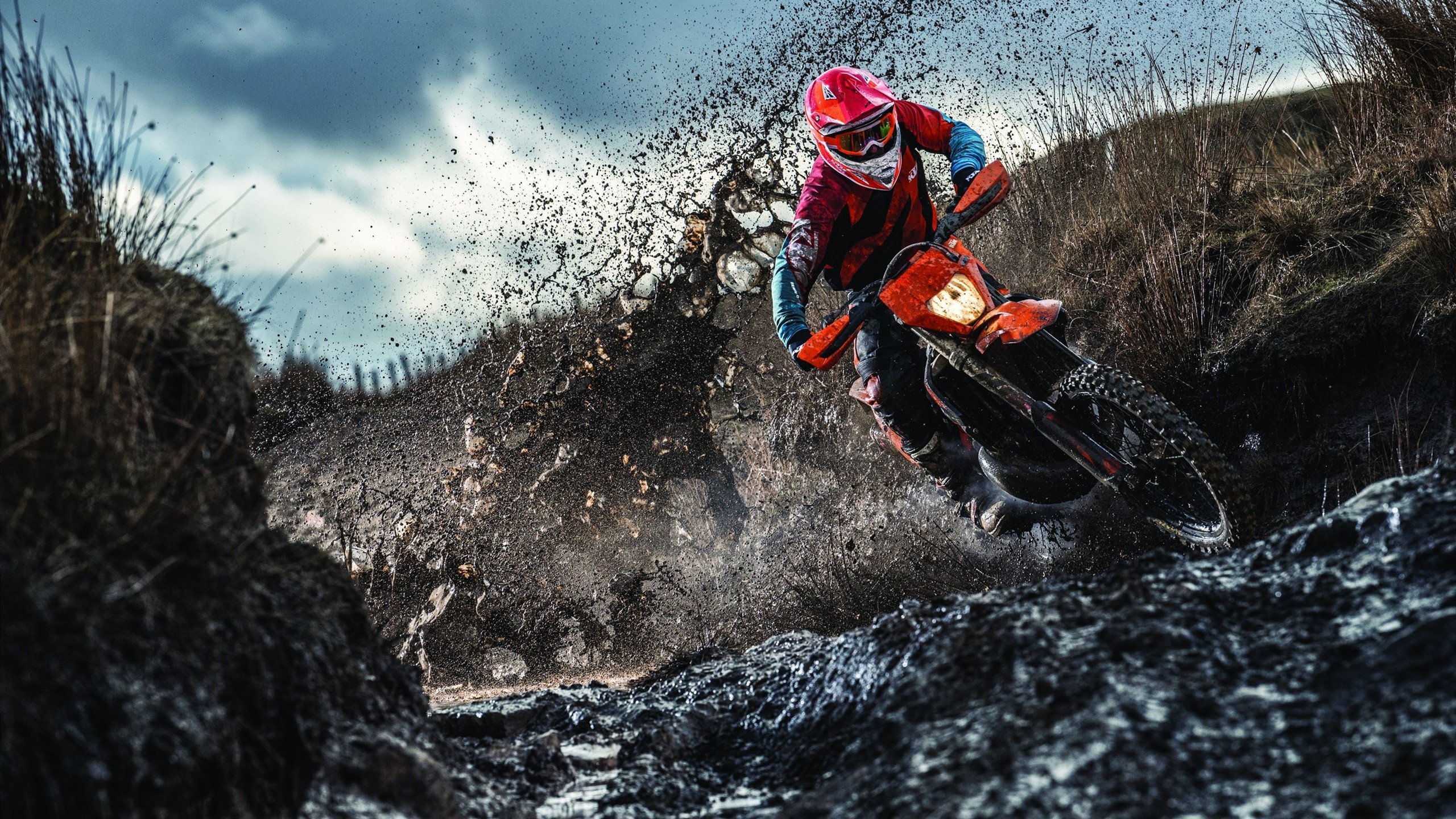 爱游戏官方入口-_极限耐力长跑：天灾中突破自我_，耐力跑时出现极限的正确处理方法是站立不动对吗